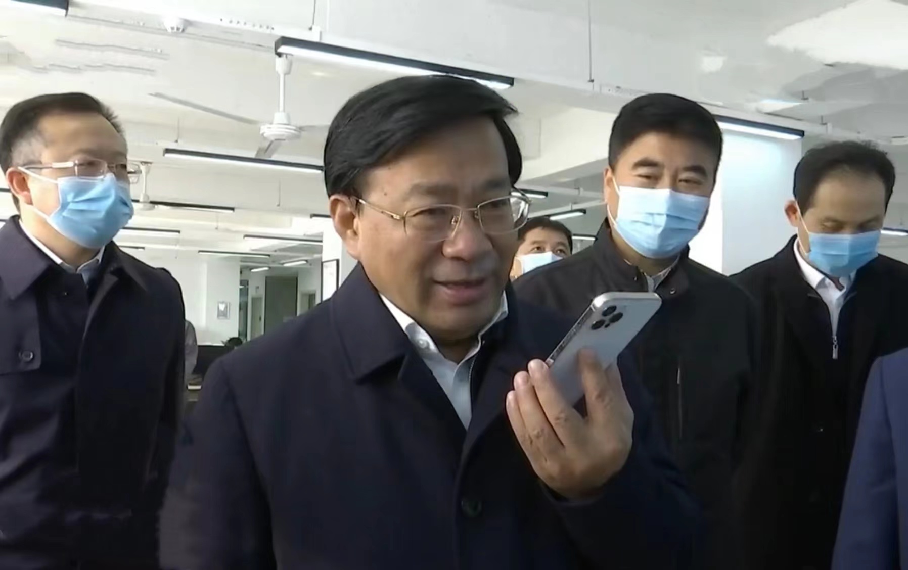 19 吉林省委副书记、、省长韩俊莅临itb8888通博伊通供热 2021.11.2.jpg